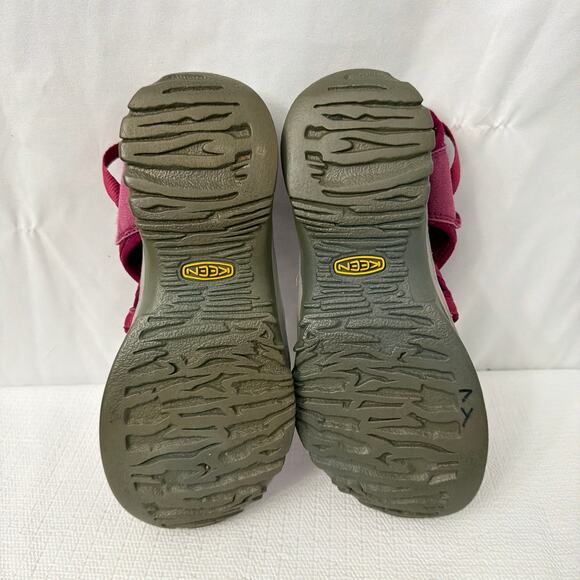Keen Whisper Sandals Womens Size 7.5 Dark Pink Closed Toe - Picture 10 of 10
